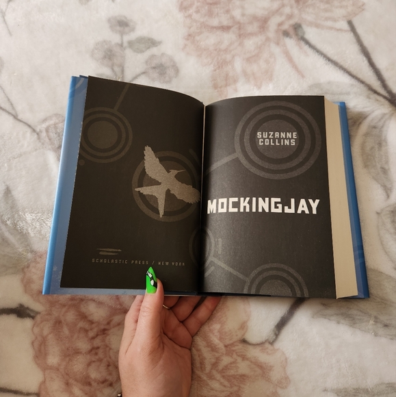 The Hunger Games Trilogy by Suzanne Collins (3 Book Set) Hardbacks - Picture 15 of 16